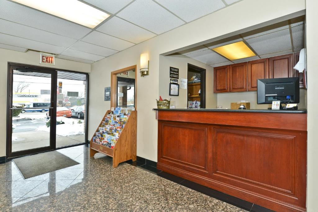 Super 8 By Wyndham Bridgeview/chicago Area Hotel 2*