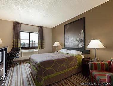 Super 8 By Wyndham Bridgeview/chicago Area Hotel